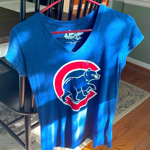 Cubs V-Neck tee - Picture 1 of 2